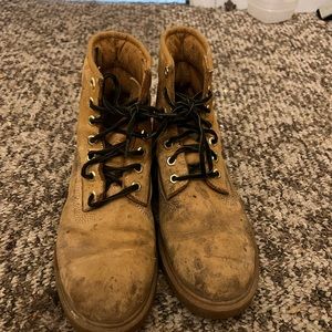 They are soft toed I wore them 4 time